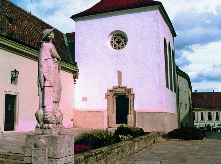 The statue of Domonkos Kálmáncsehi