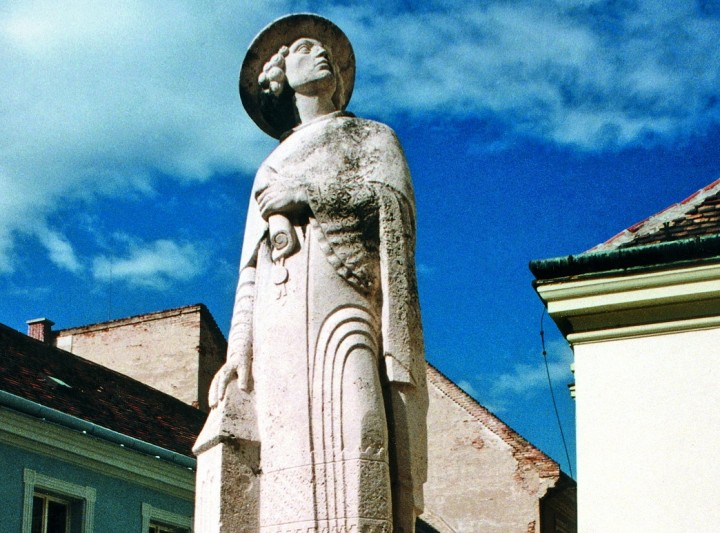 The statue of Domonkos Kálmáncsehi