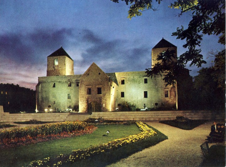 Thury-Castle, Várpalota