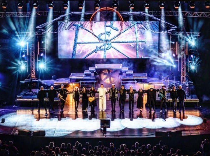 Kulisszatitkok – hogyan lesz a jégpályából színház? Aréna túra, meglepetés vendégekkel.