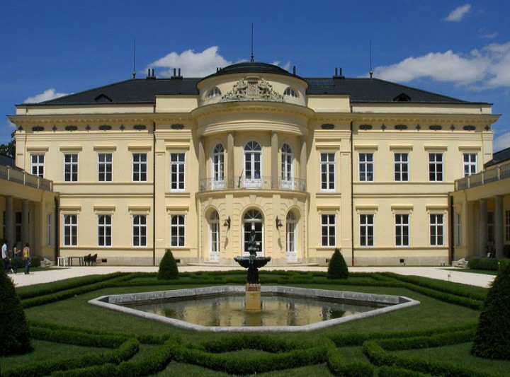 Károlyi-Schloss, Fehérvárcsurgó