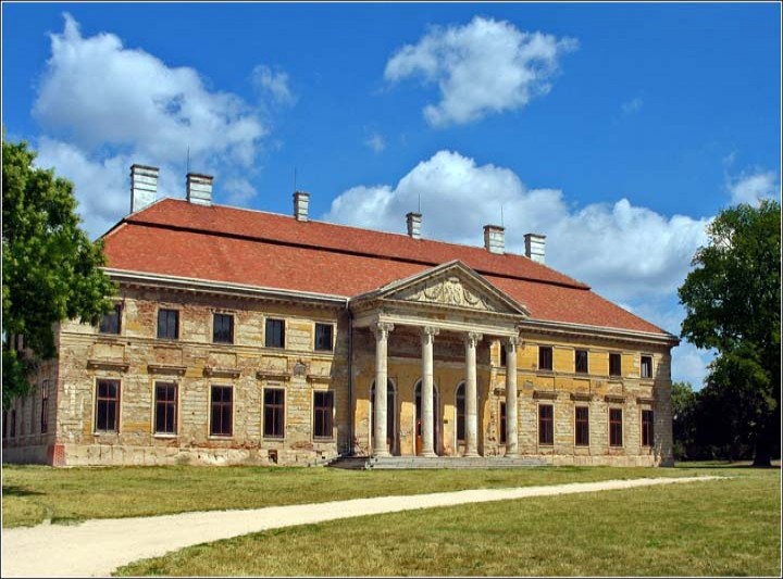 Schloss Cziráky, Lovasberény