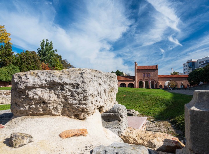 Mit mesélnek a város kövei? Séta Pintér Andrással