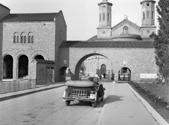 Eltűnt épületek nyomában - séta Mayer Andival