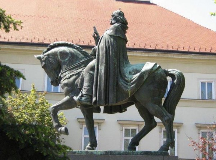 10 szobor, amit látni kell Fehérváron