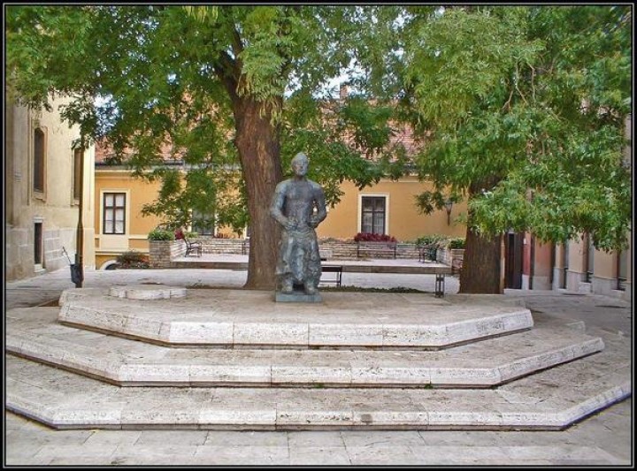 10 szobor, amit látni kell Fehérváron