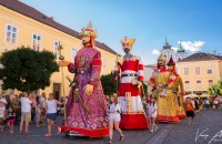 Világsztárok és magyar királyi óriásbábok Fehérváron: izgalmas nyár vár a látogatókra