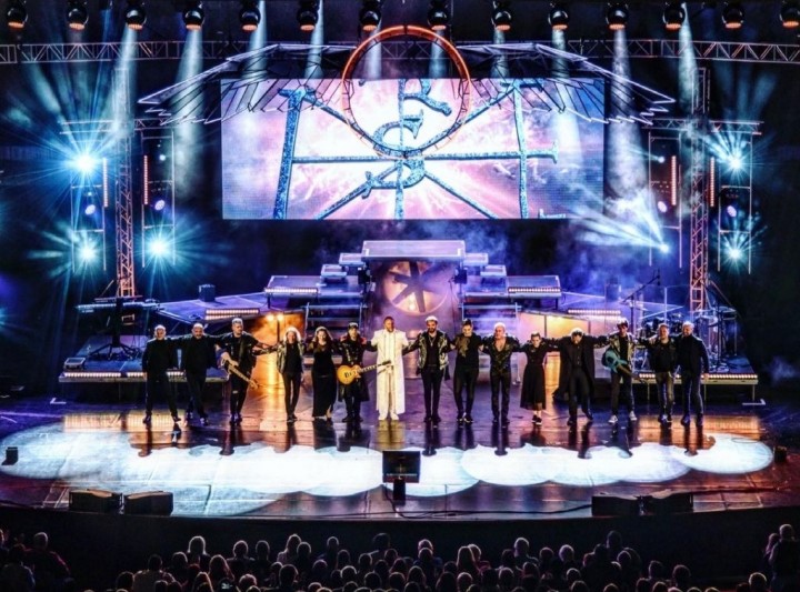 Kulisszatitkok – hogyan lesz a jégpályából színház? Aréna túra, meglepetés vendégekkel.